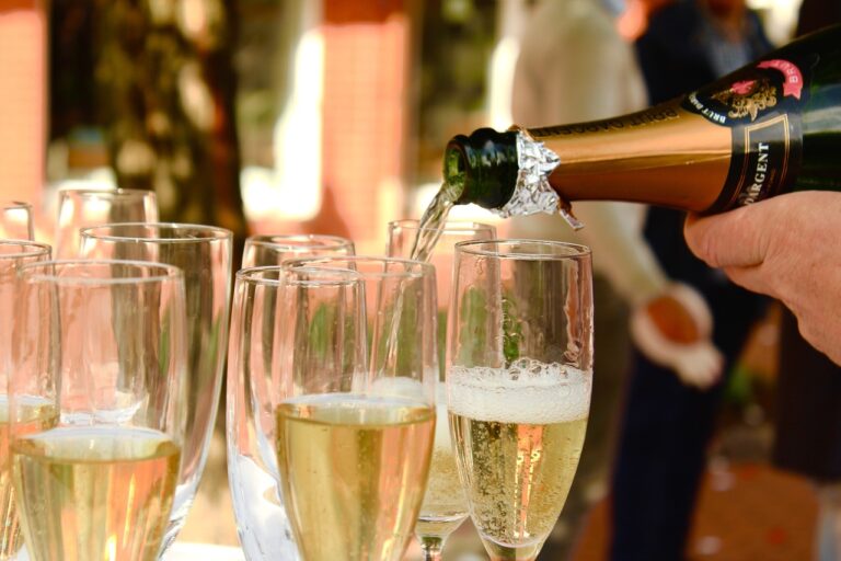 champagne, pour a, serve, strandpaviljoens, drinken