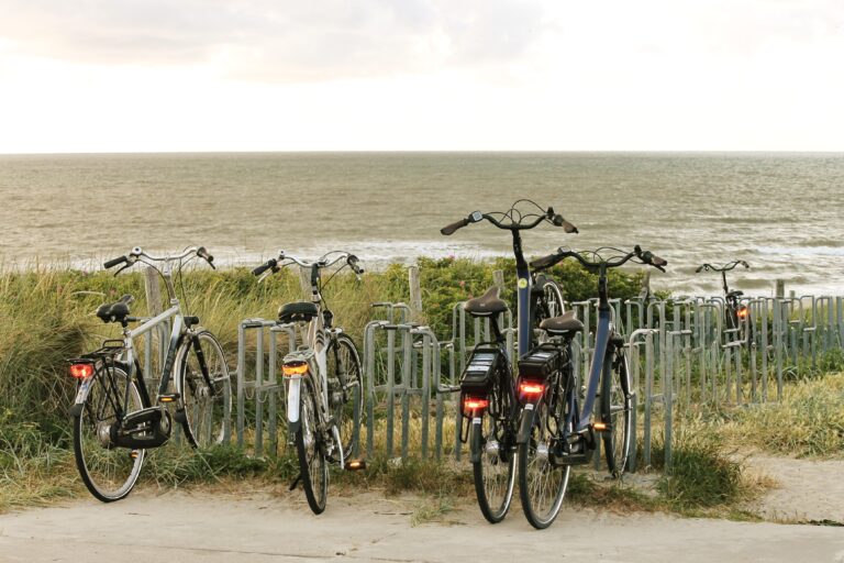 Fietsen aan het strand, fietsen in katwijk aan zee, fietsen op het strand