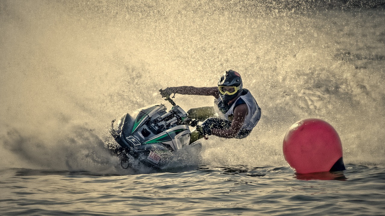 Jetskiën Jetskiën, jet ski, jetski race, motor boat race-2781107.jpg