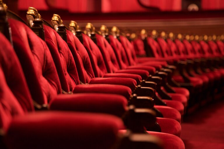 theaters, bioscopen, Traditional,Classically,Regal,Ornate,Rounded,Wood,Armed,Formal,Plush,Deep