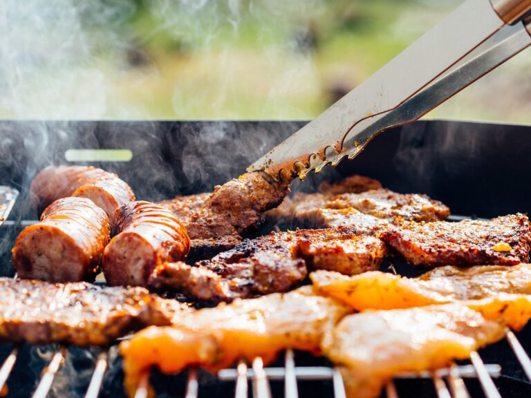 Barbecueën op het strand, strandpaviljoens, eten