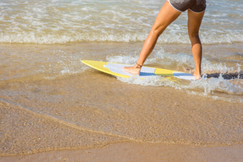 Skimboard, skimboarding
